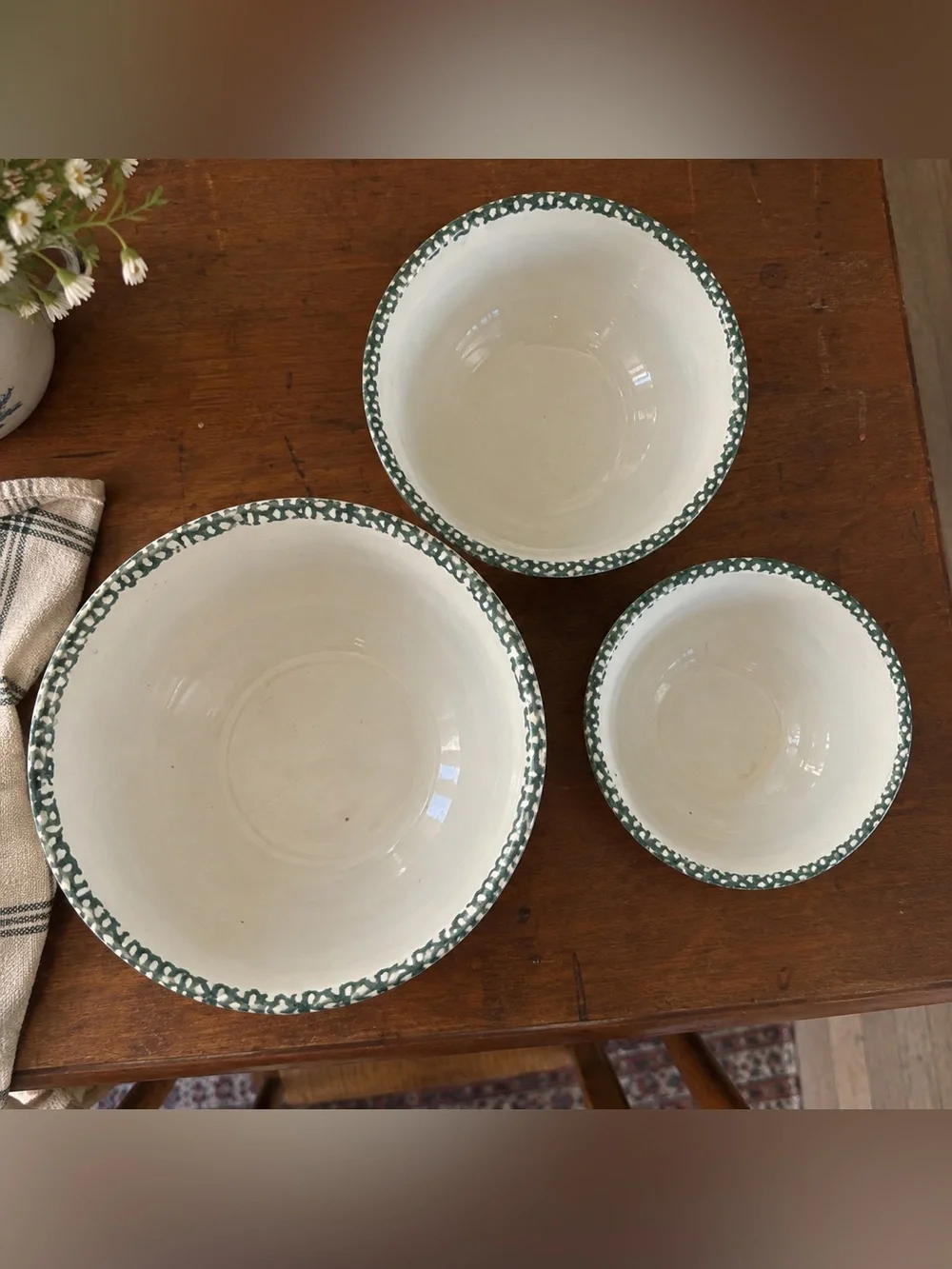 Vintage Folk Art Green Sponge Ware Heart Nesting Mixing Bowls